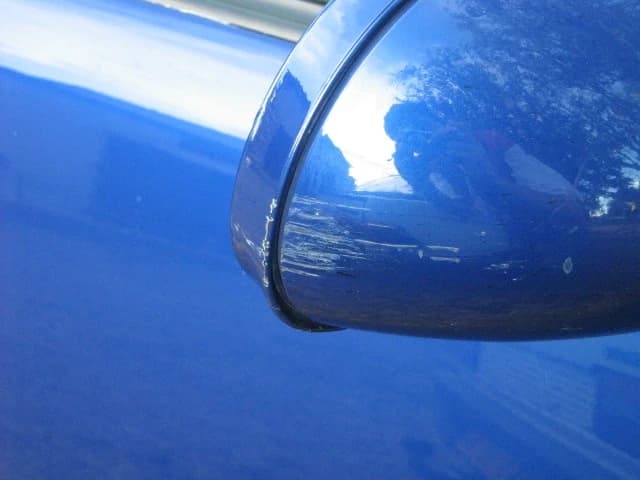 Réparation de rayures sur rétroviseurs à Marseille